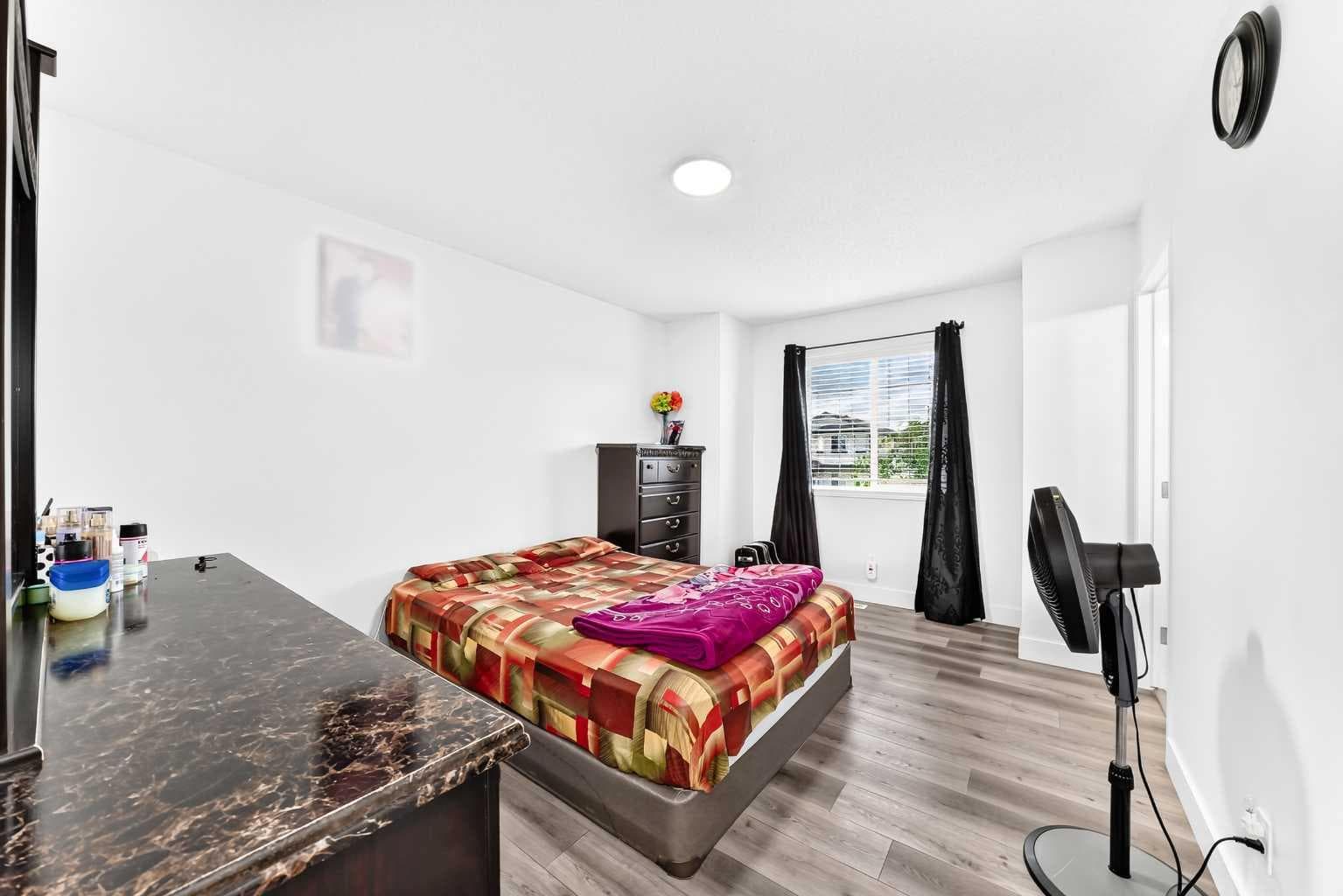 24 Taralake Road NE
