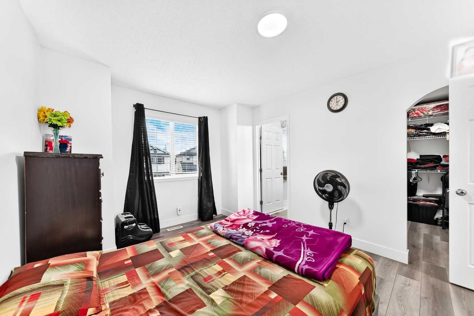 24 Taralake Road NE