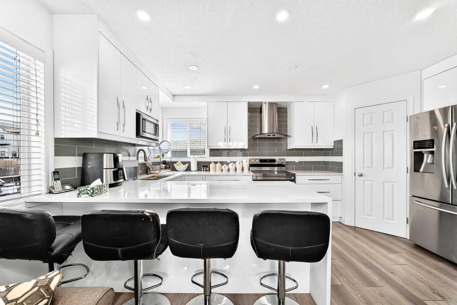 24 Taralake Road NE