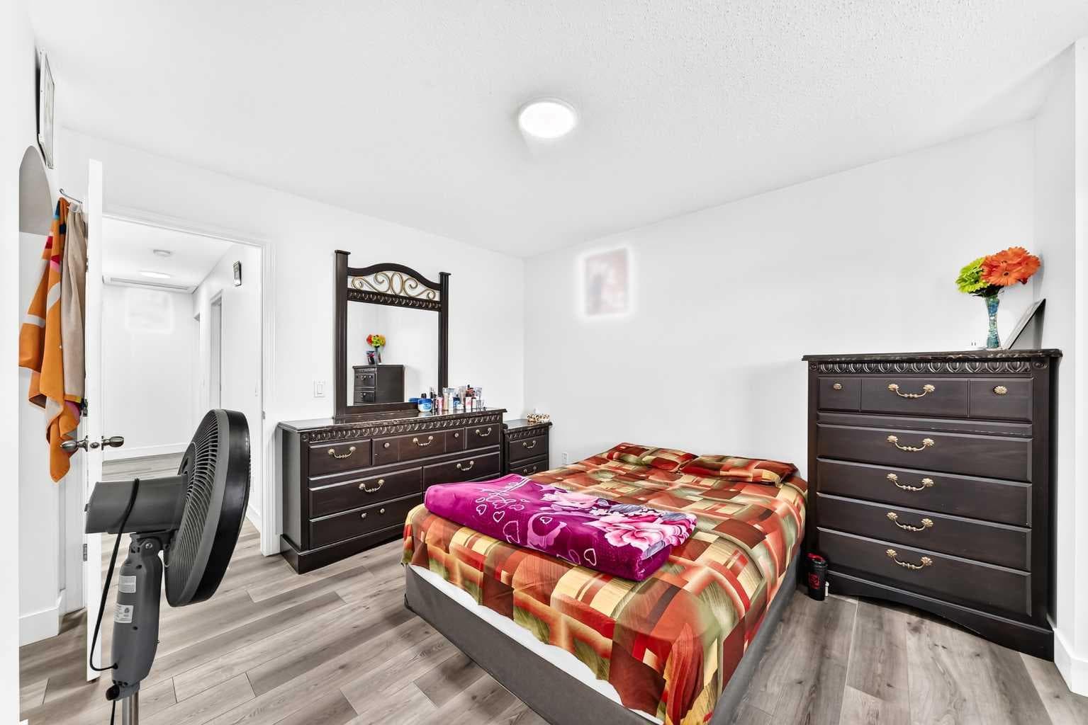 24 Taralake Road NE