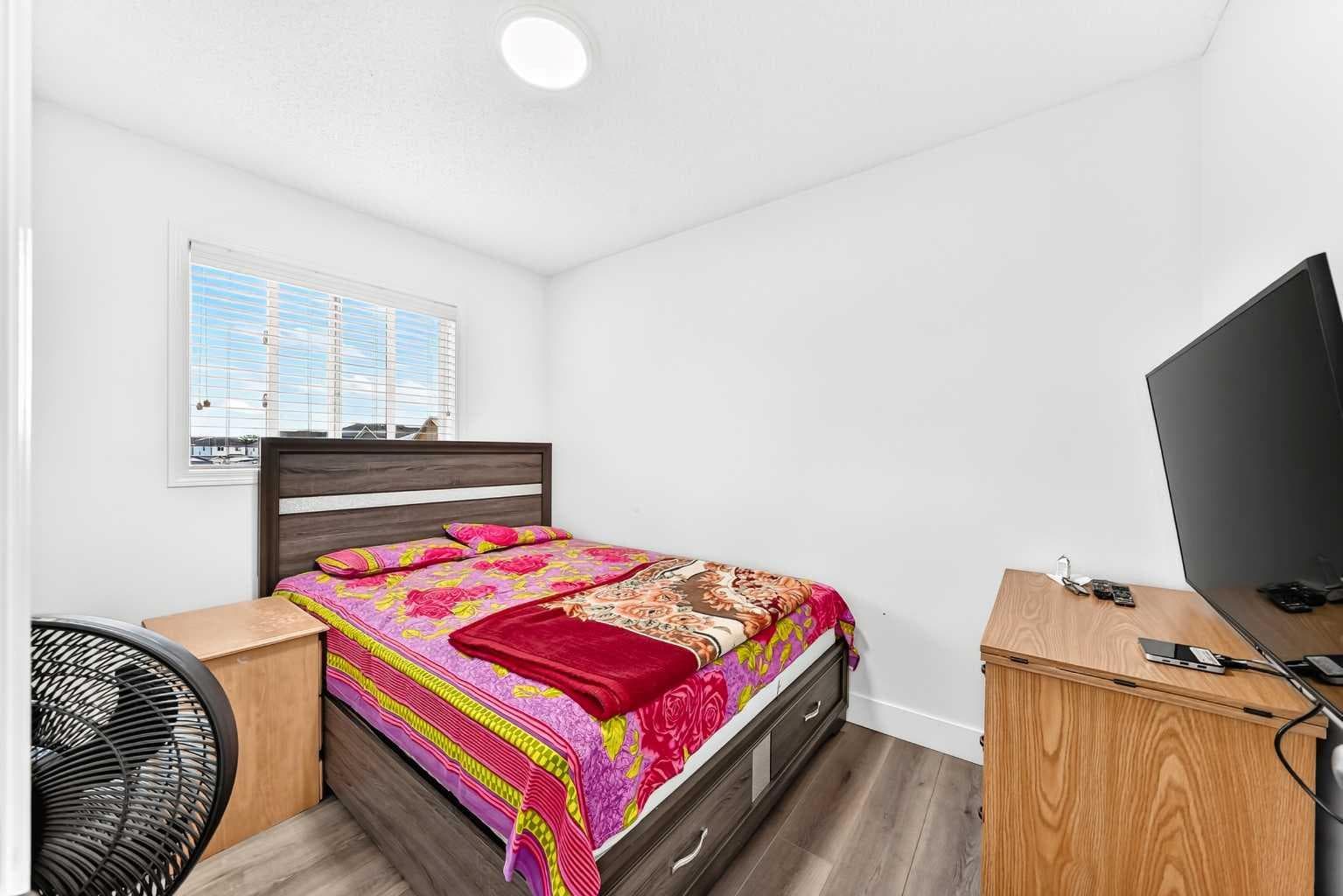 24 Taralake Road NE