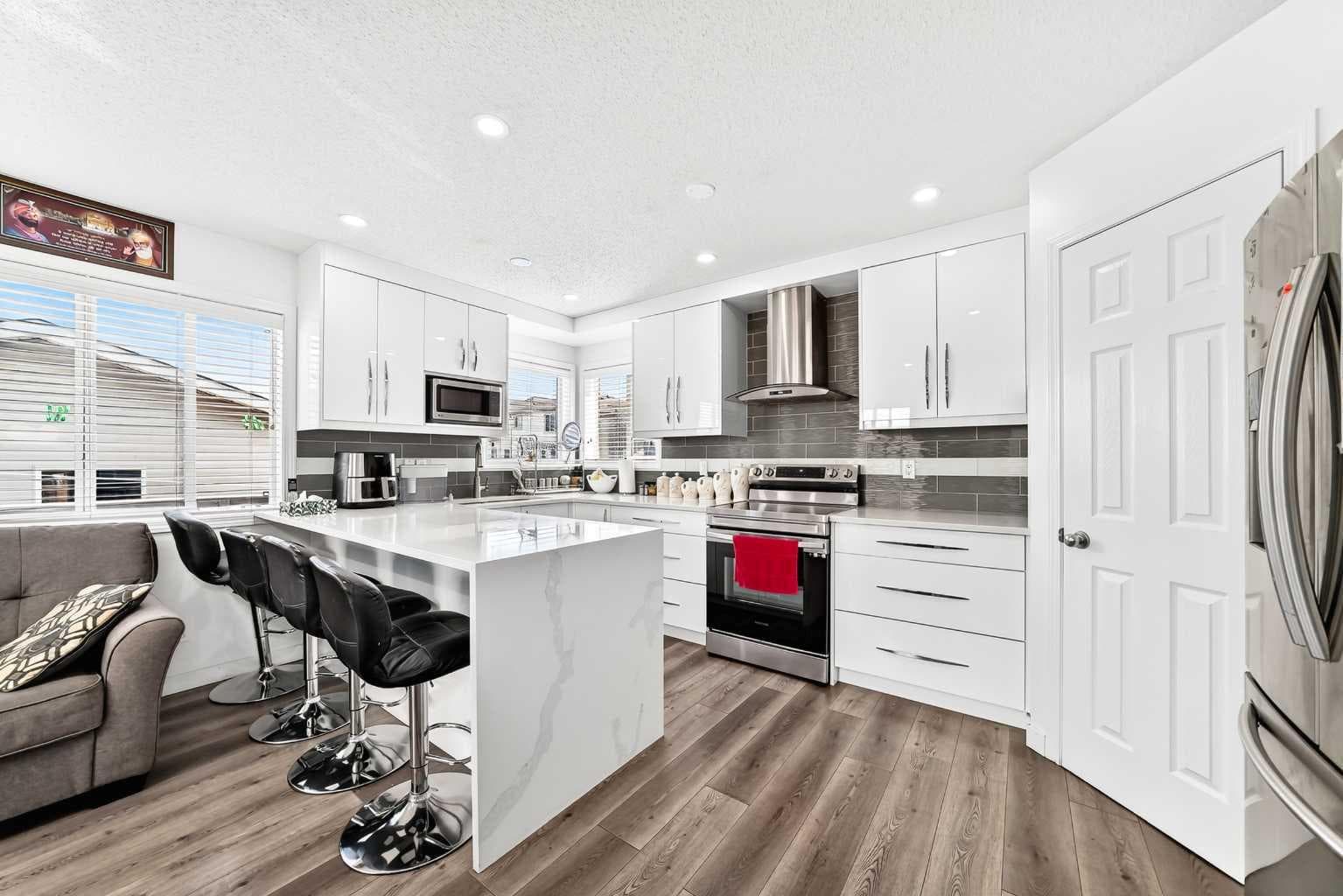 24 Taralake Road NE