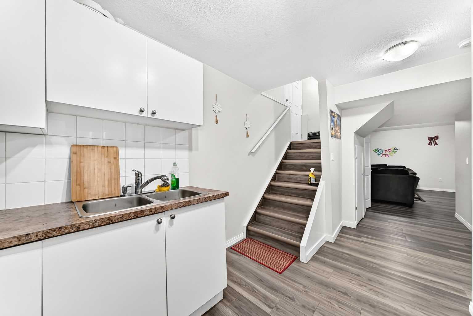 24 Taralake Road NE
