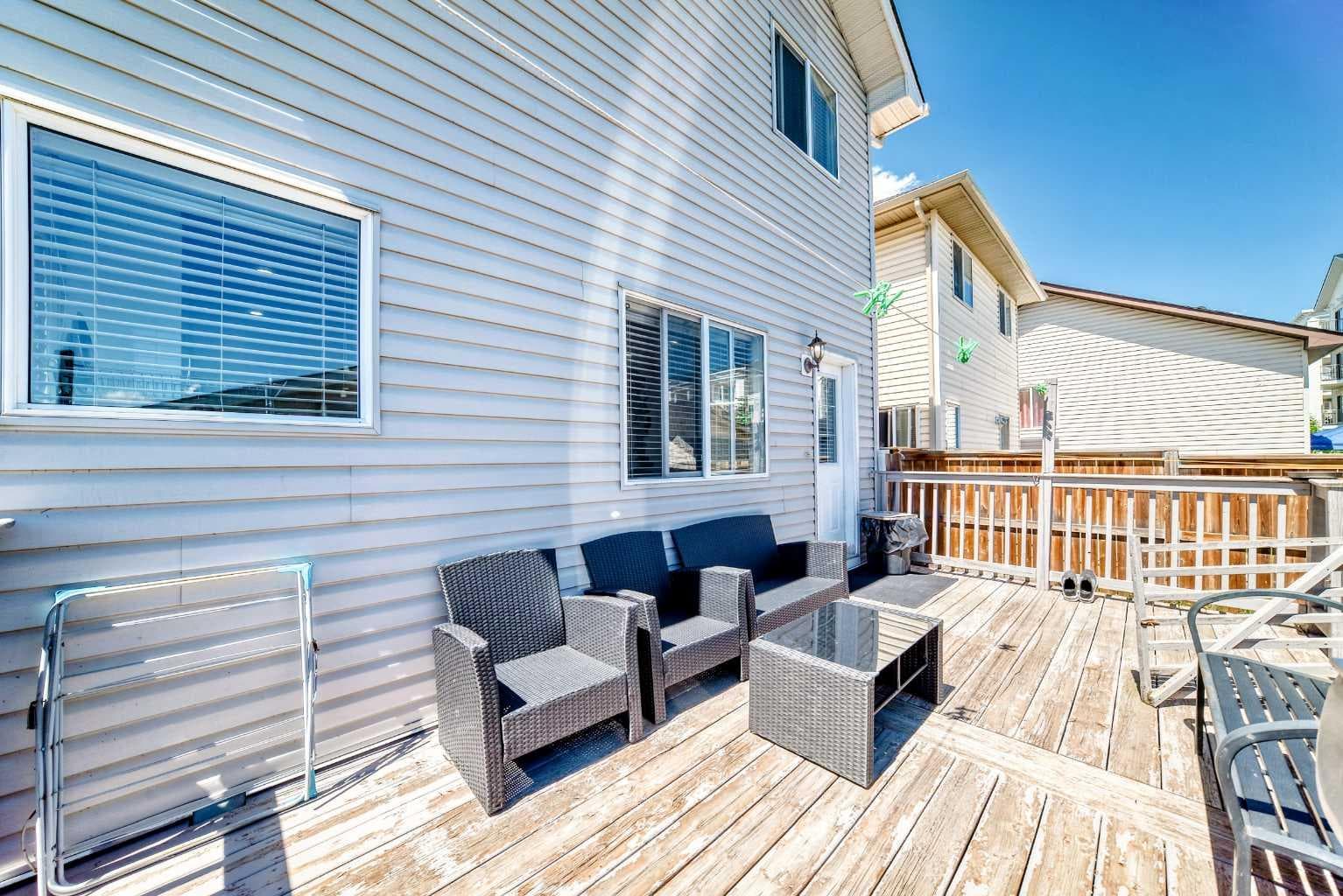 24 Taralake Road NE