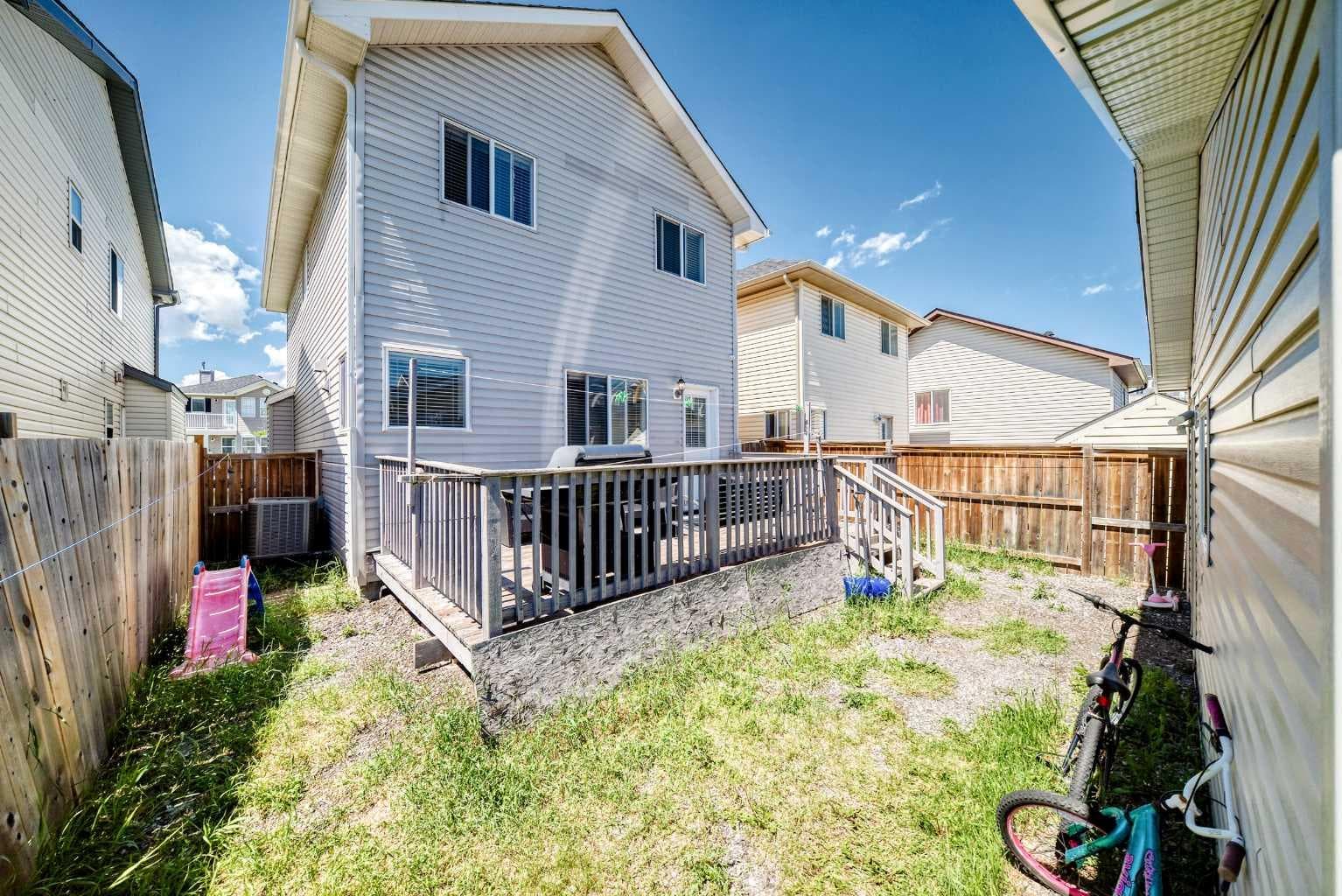 24 Taralake Road NE