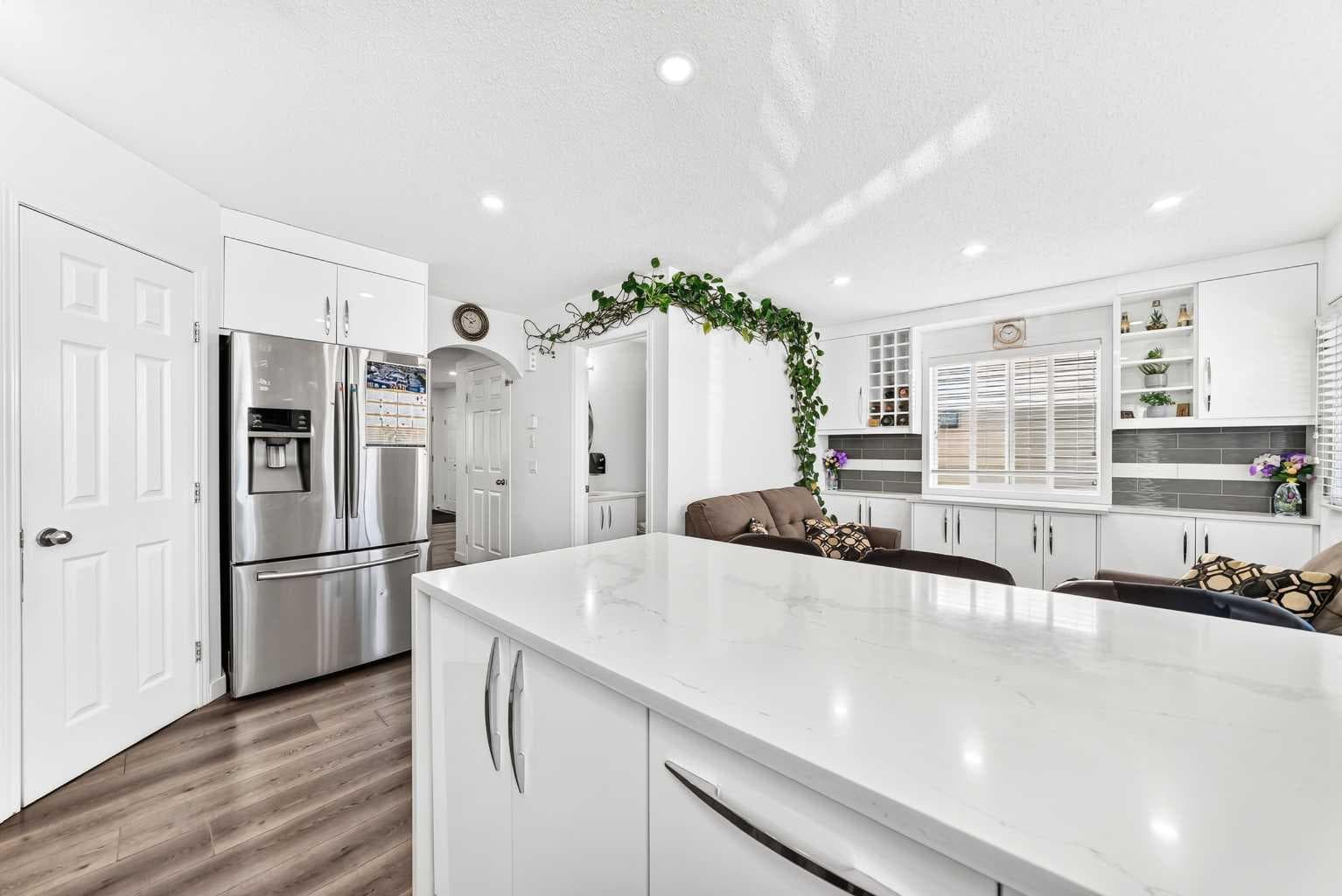 24 Taralake Road NE