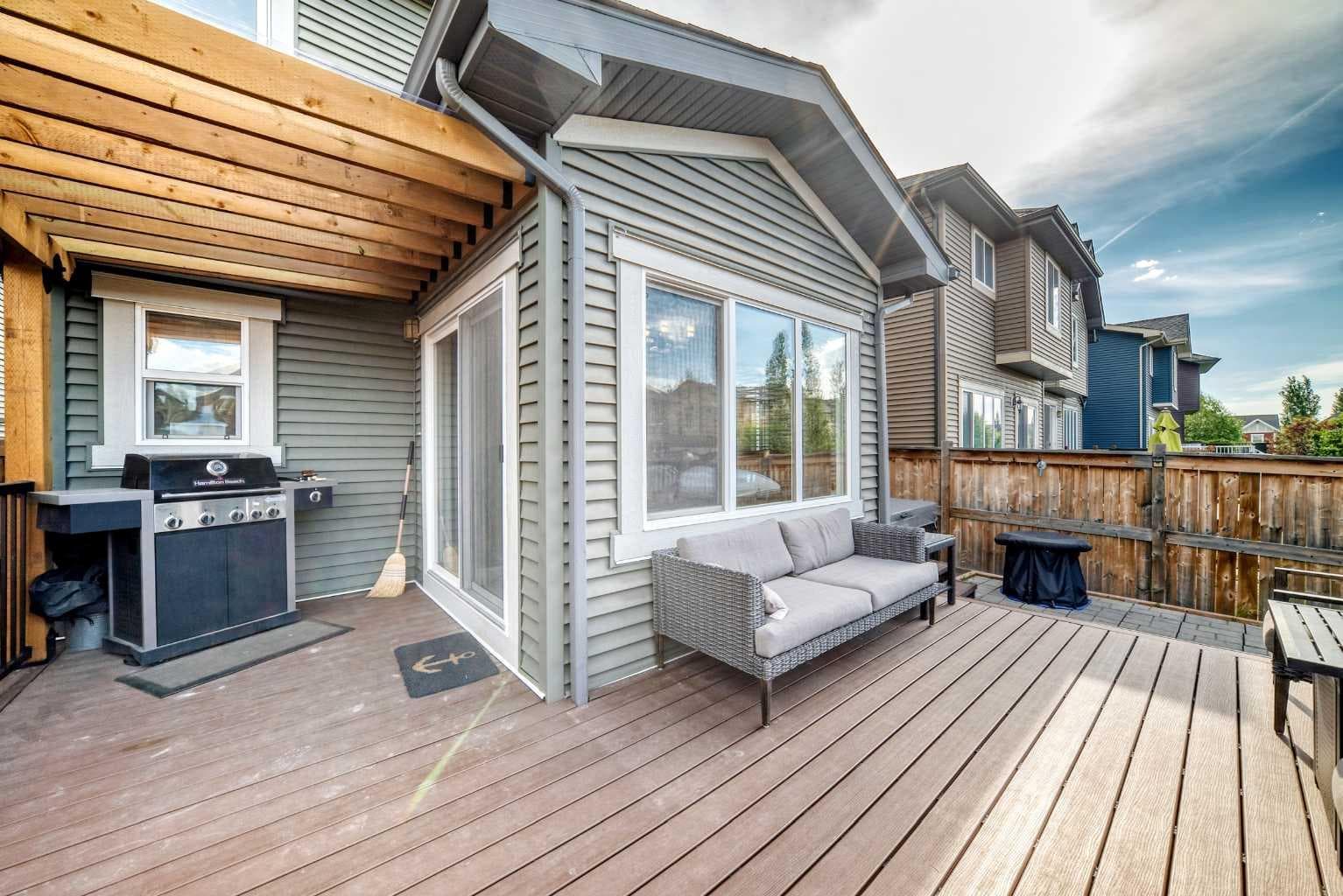 16 Sunrise Crescent 