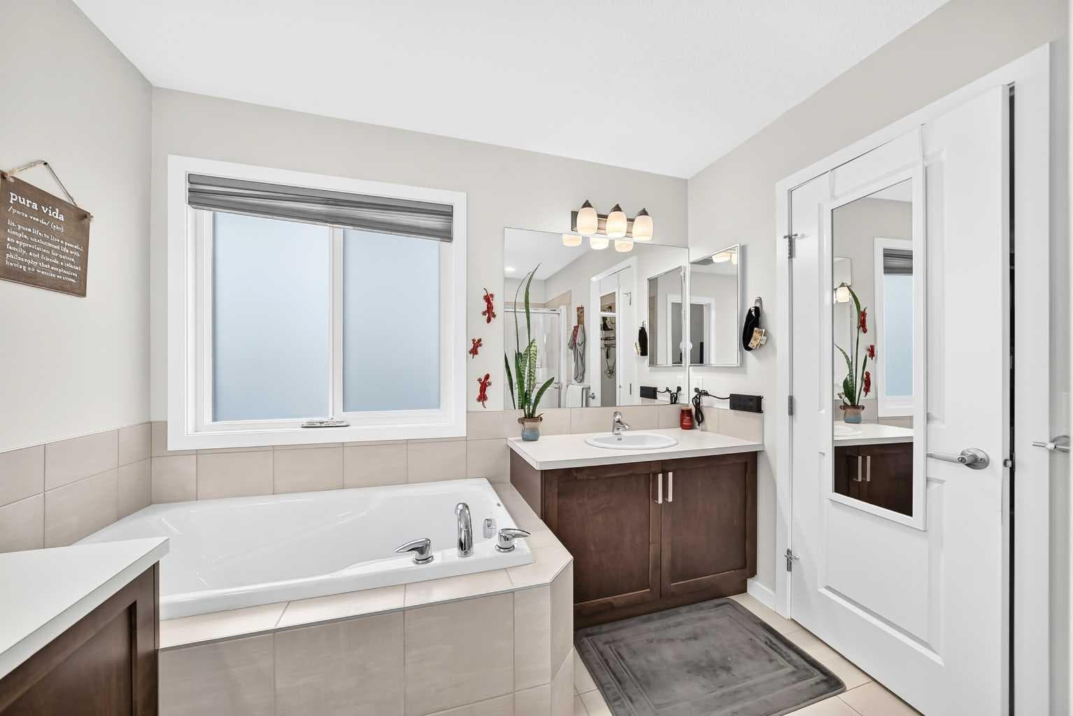 16 Sunrise Crescent 