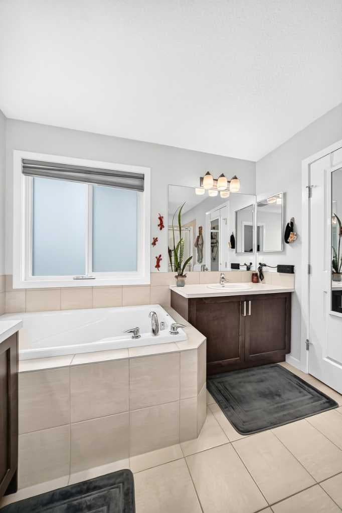 16 Sunrise Crescent 