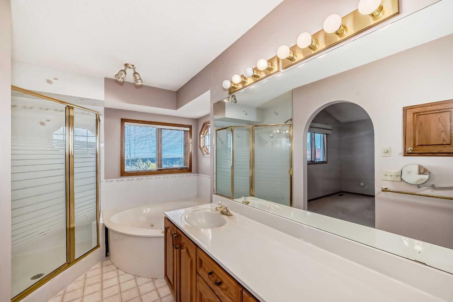 183 Christie Park Hill SW