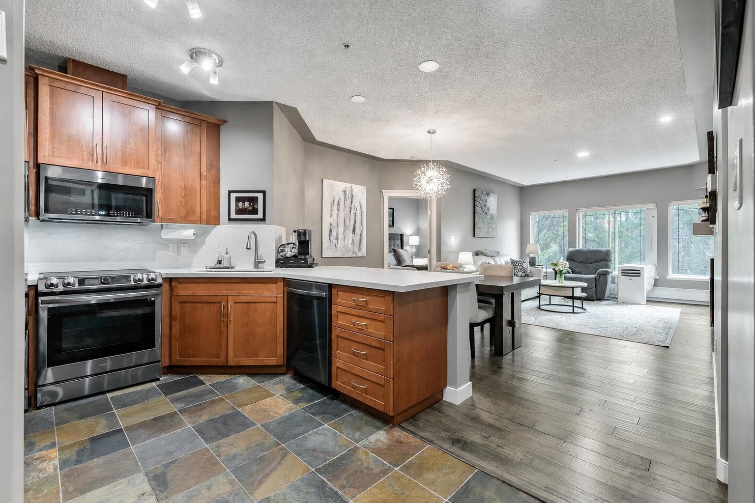 233, 20 Discovery Ridge Close SW