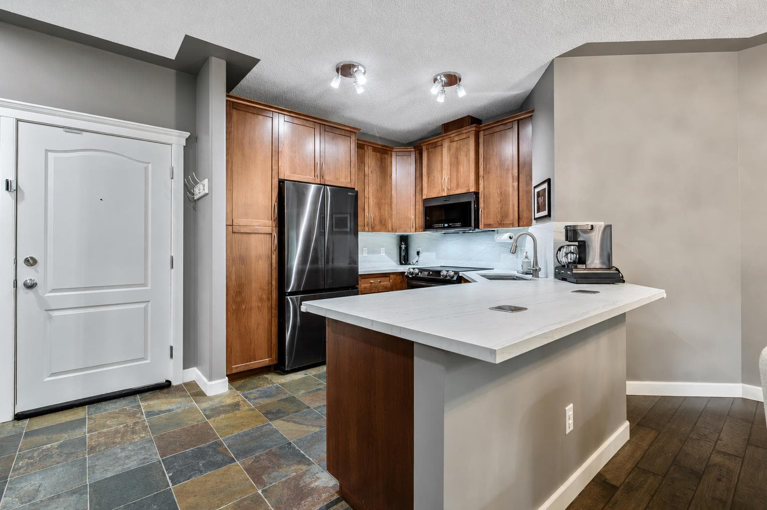 233, 20 Discovery Ridge Close SW