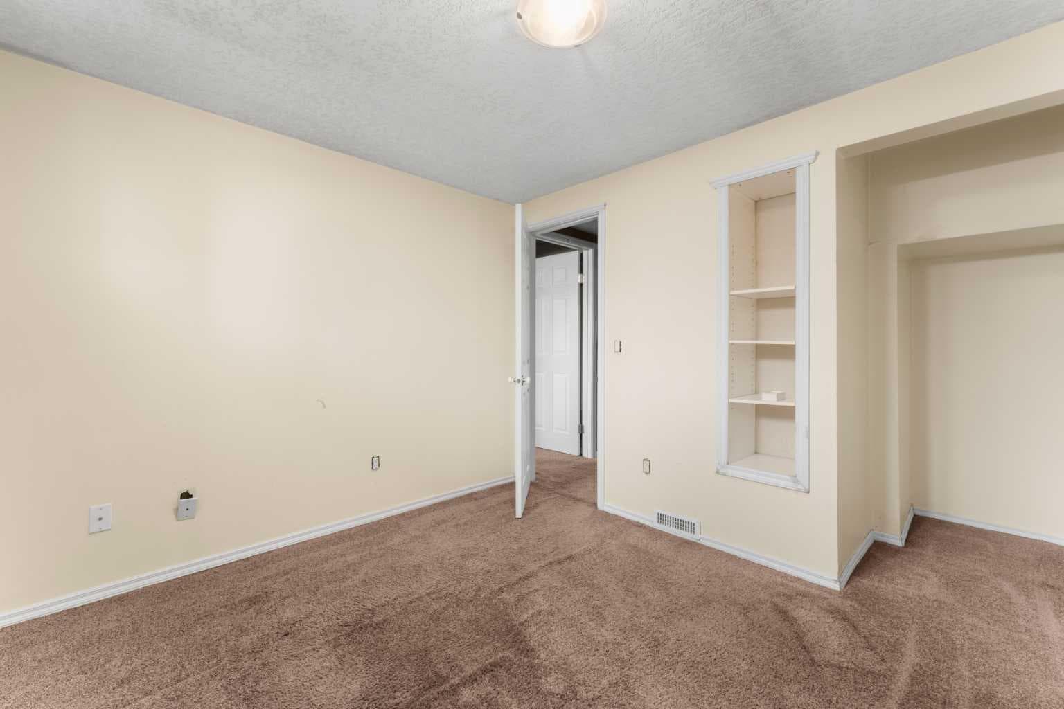27 Elk Hill SE