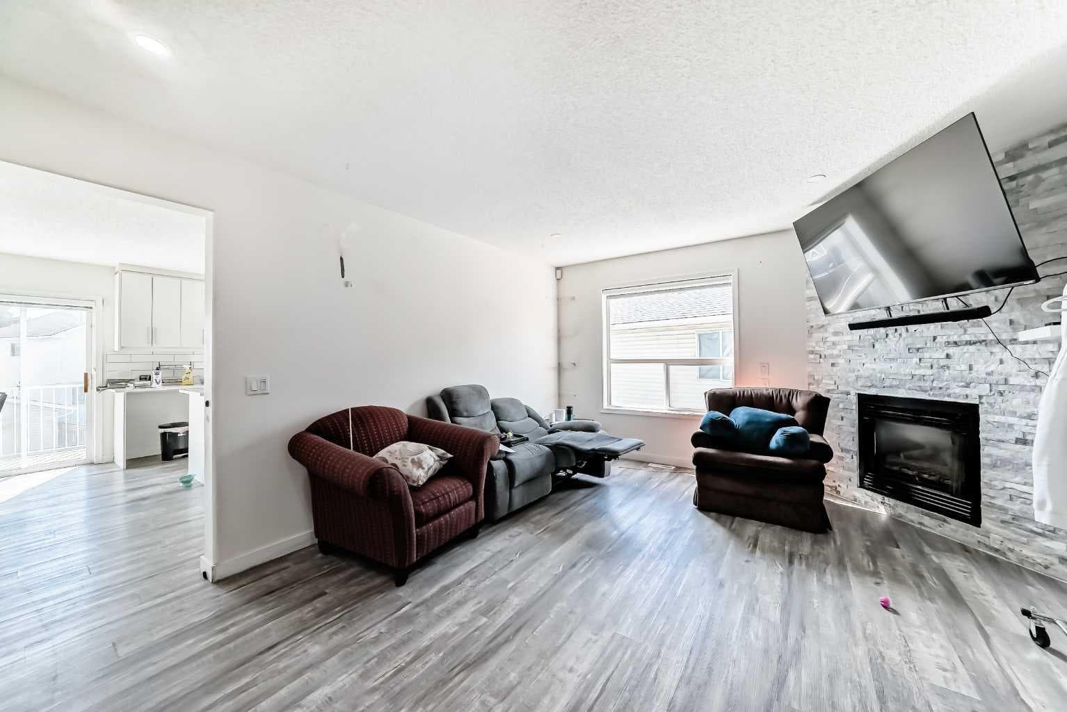 125 Coral Springs Bay NE