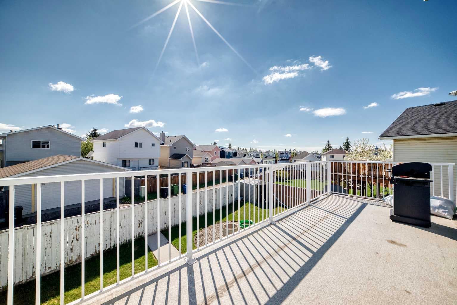 125 Coral Springs Bay NE
