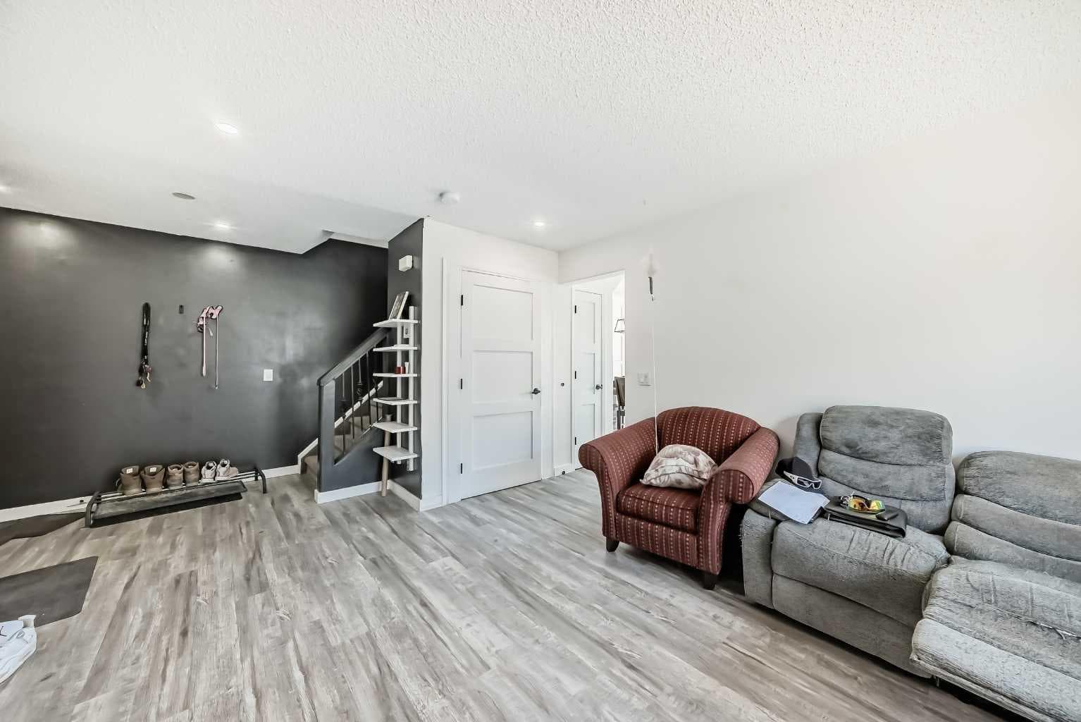 125 Coral Springs Bay NE