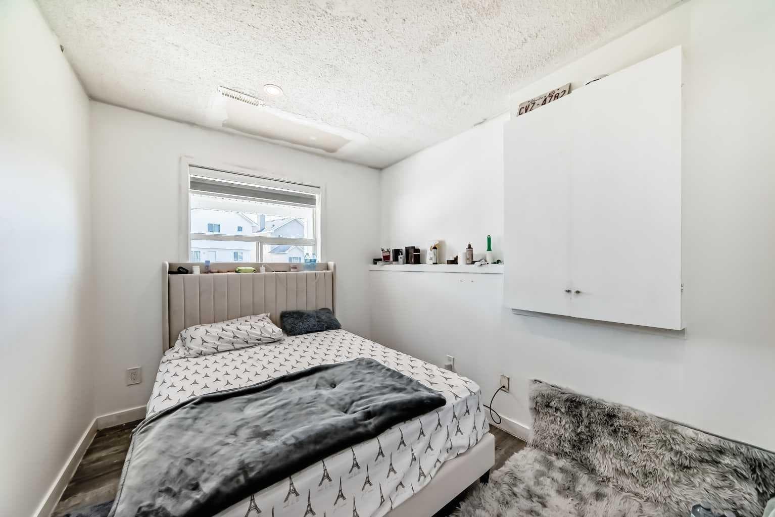 125 Coral Springs Bay NE