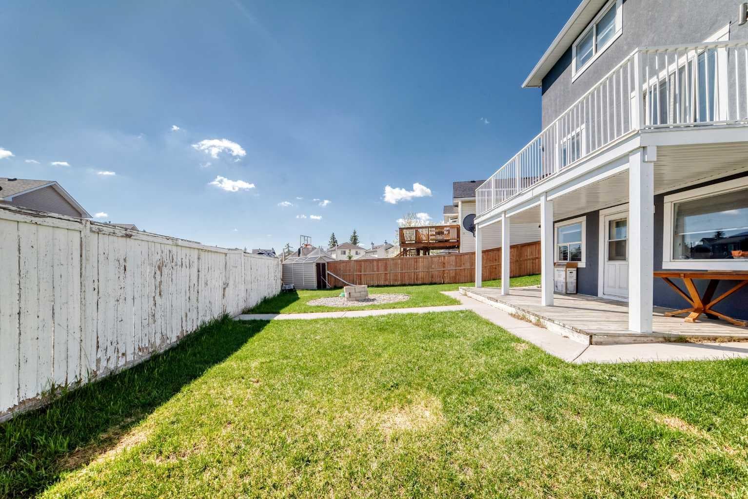 125 Coral Springs Bay NE