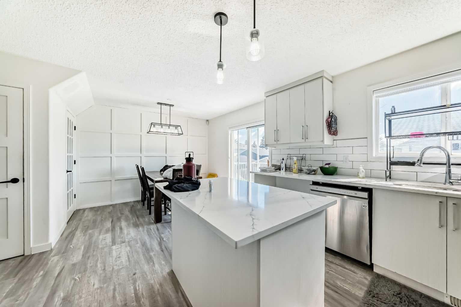 125 Coral Springs Bay NE