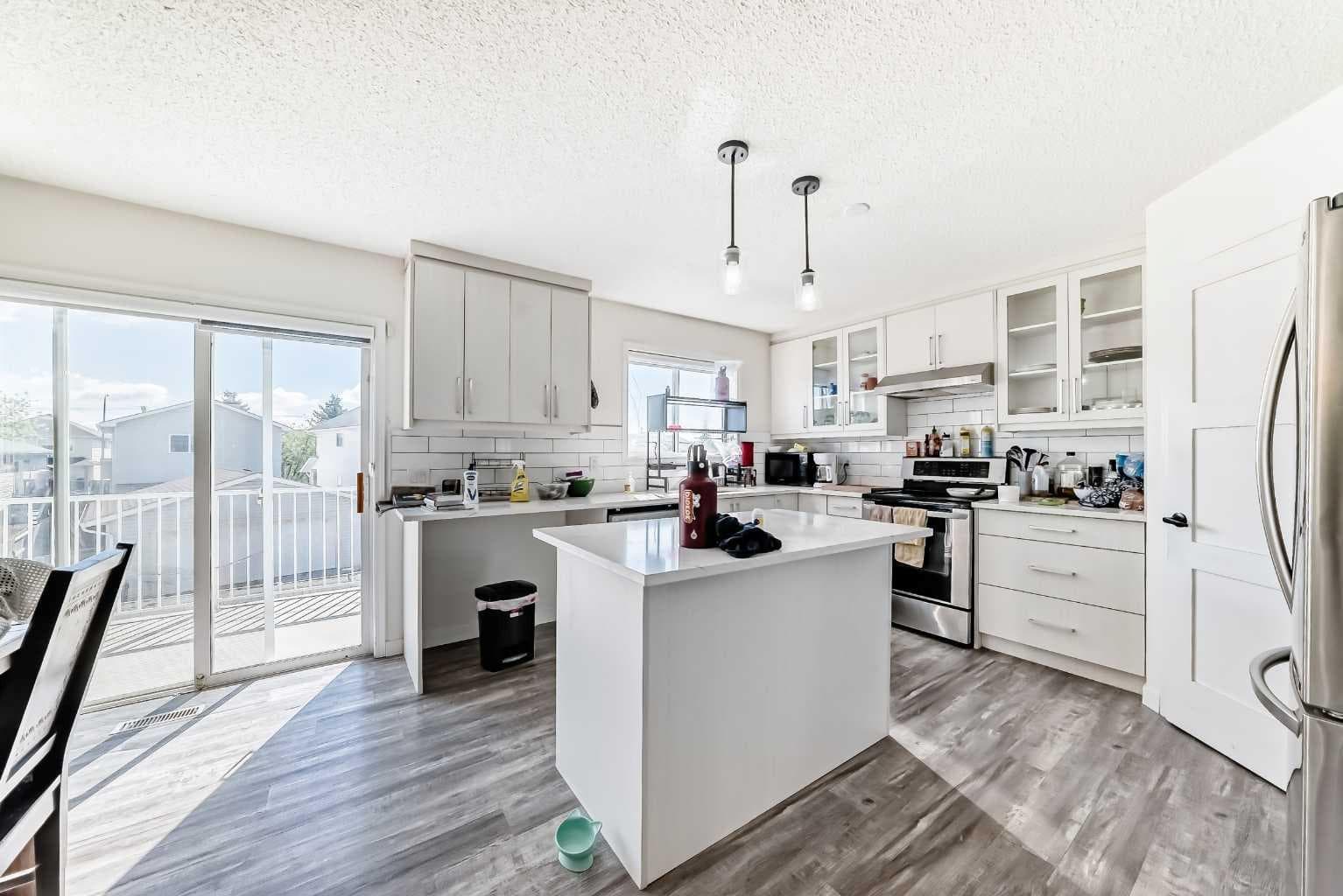 125 Coral Springs Bay NE