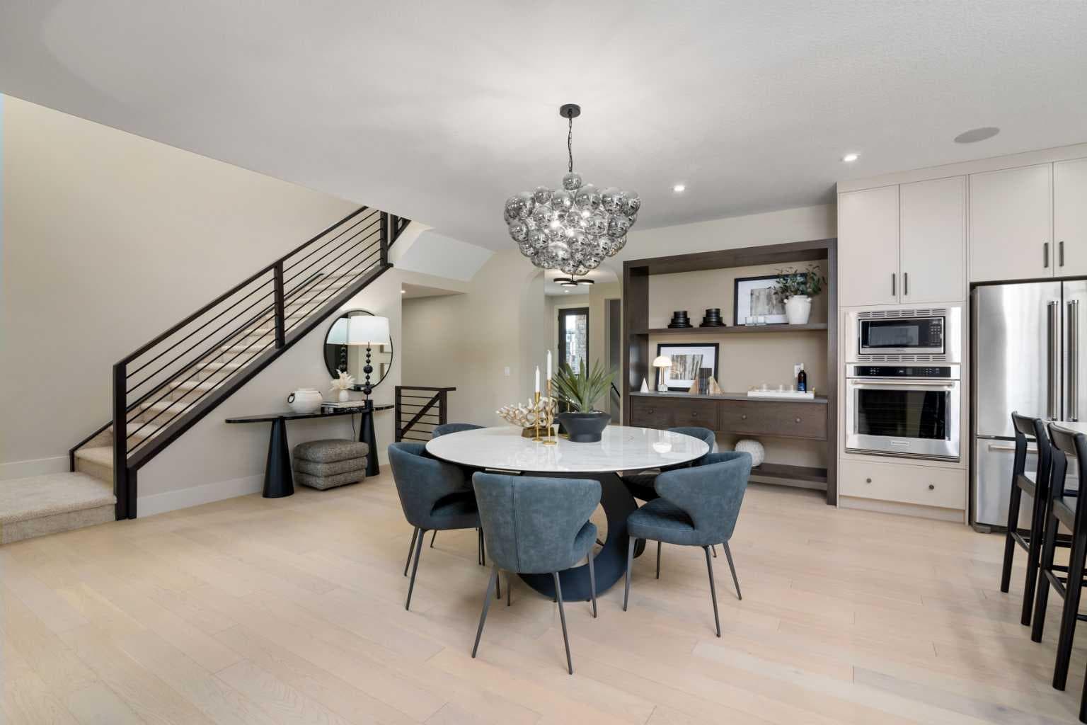 364 Greenwich Drive NW
