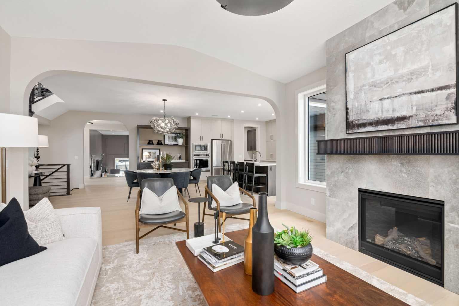 364 Greenwich Drive NW