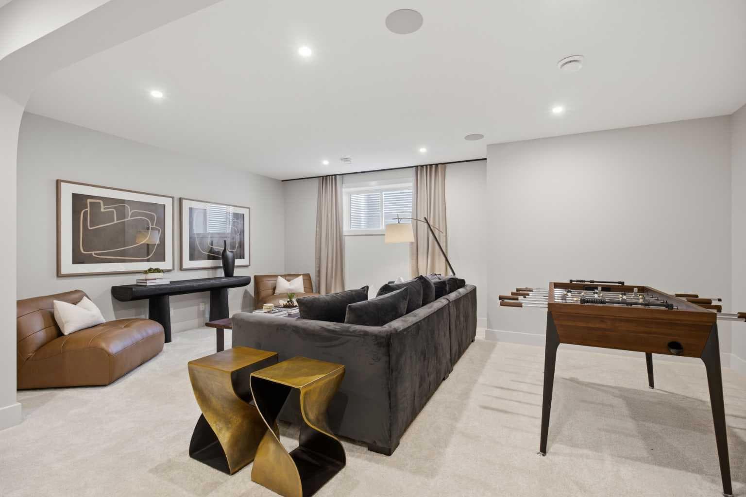 364 Greenwich Drive NW