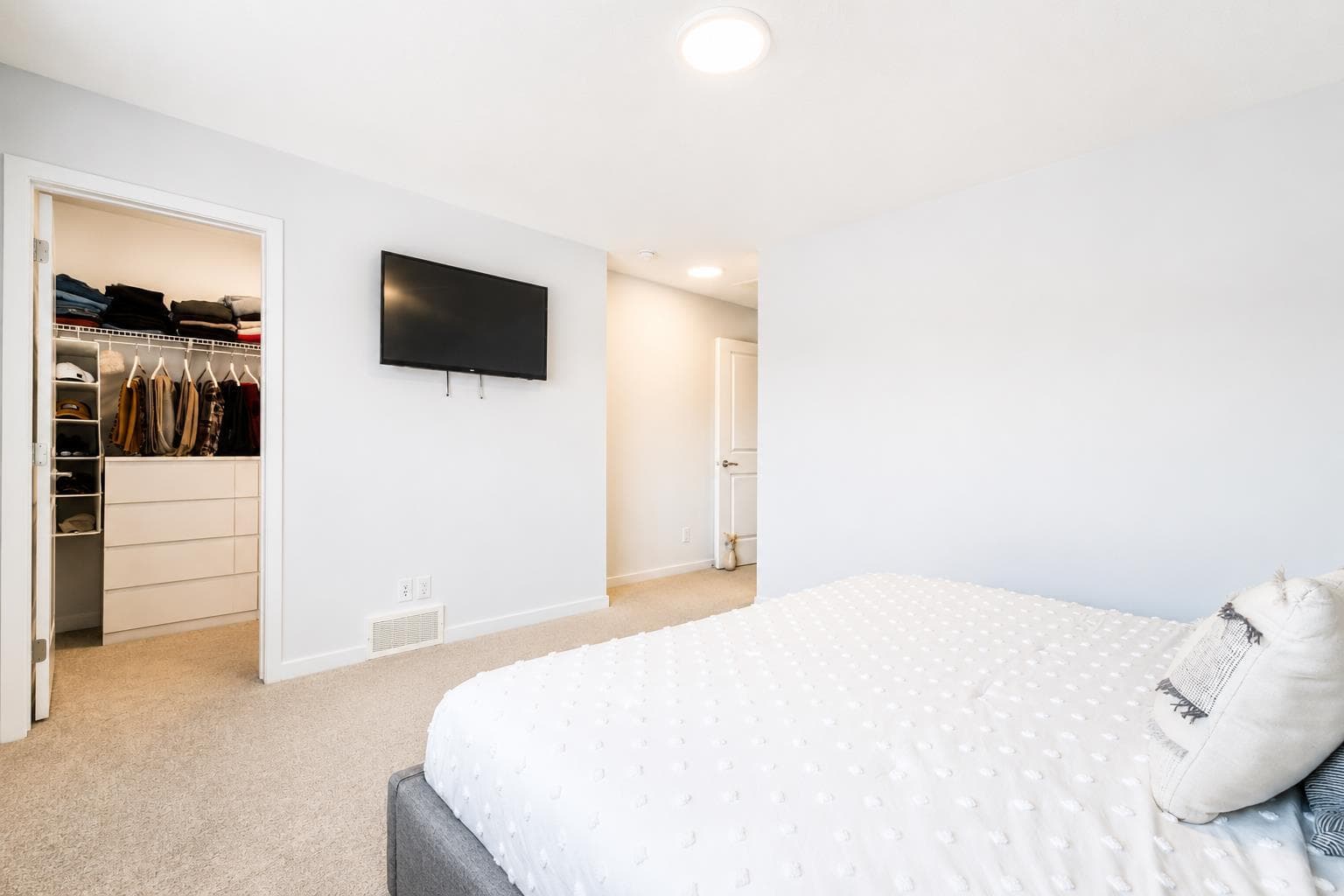 229 Masters Row SE