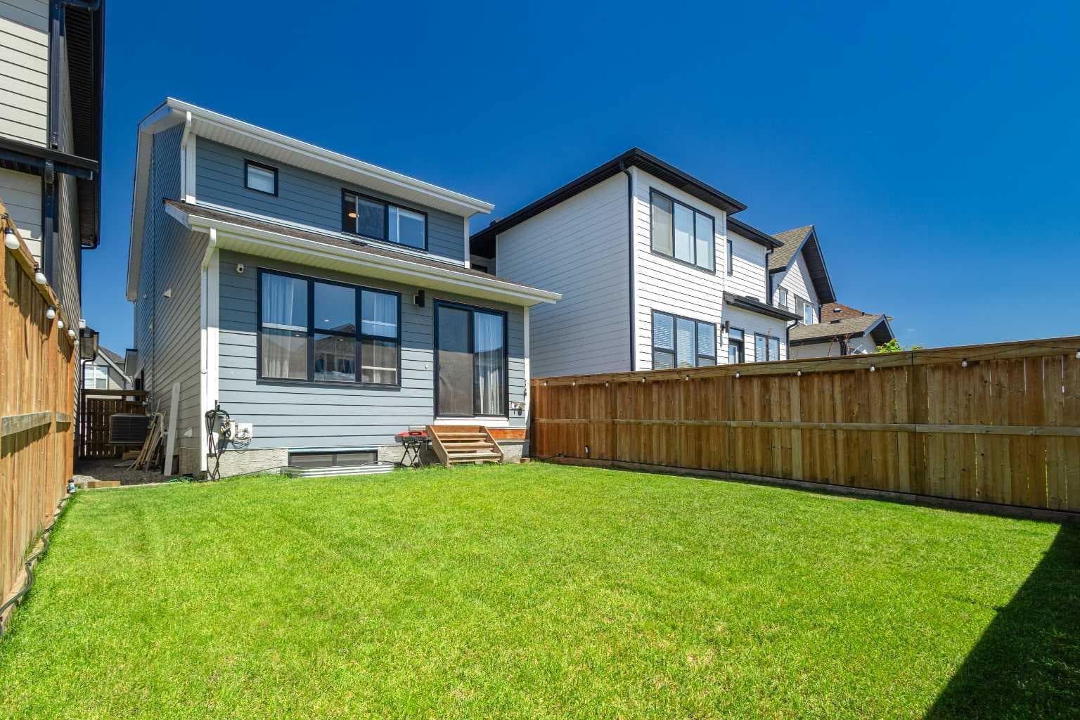 229 Masters Row SE