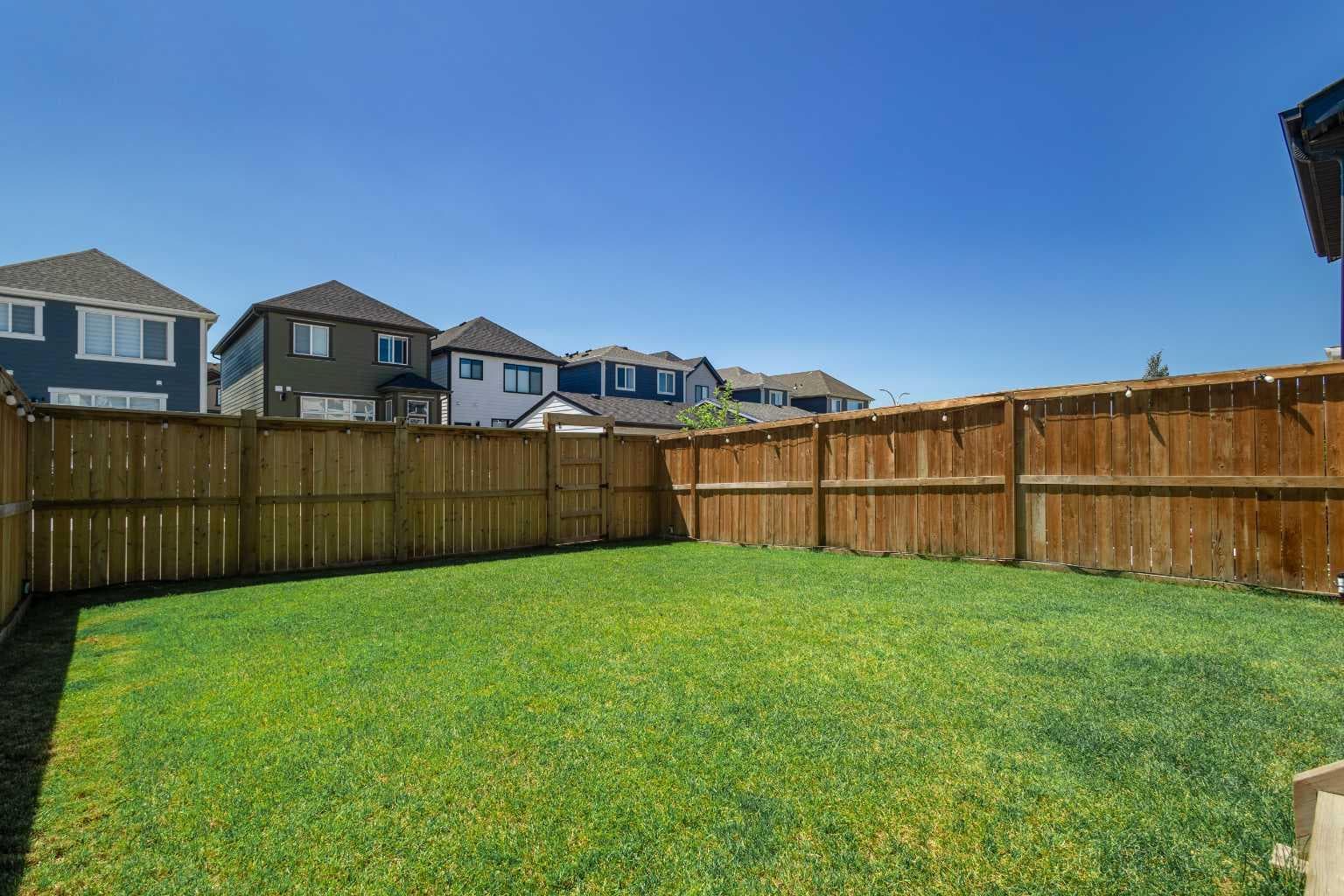 229 Masters Row SE