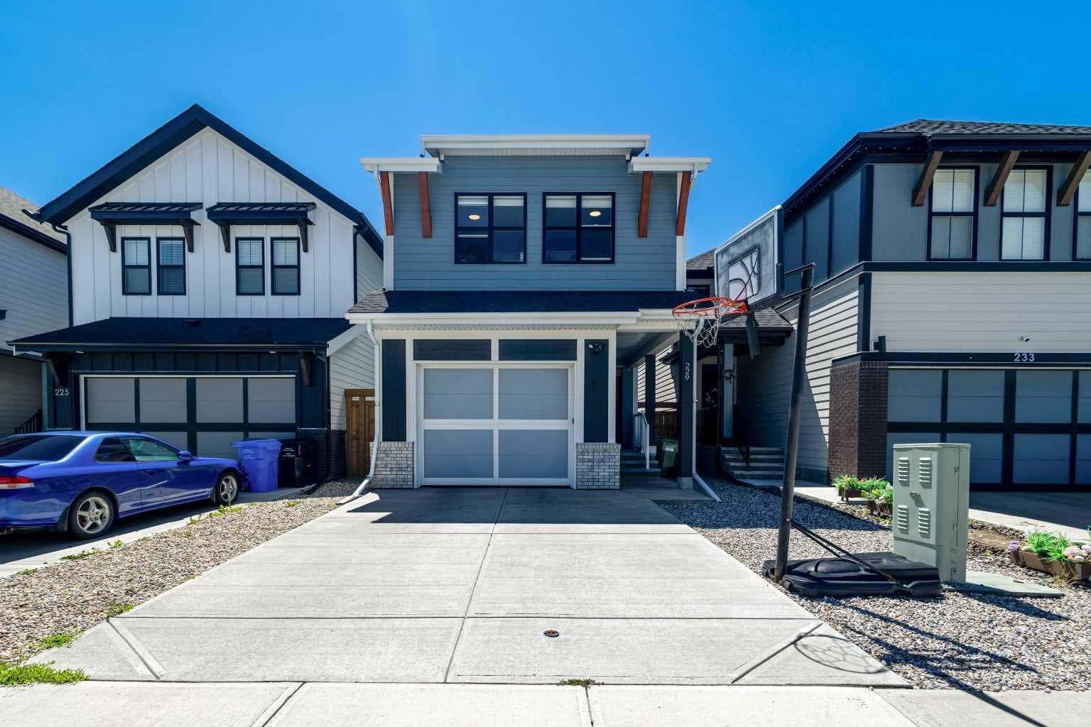 229 Masters Row SE