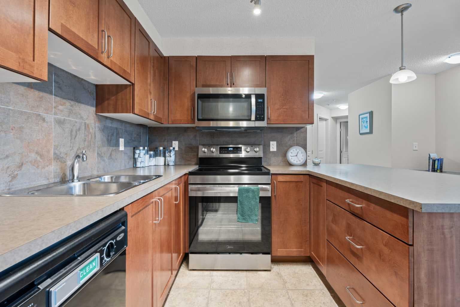 201, 162 Country Village Circle NE