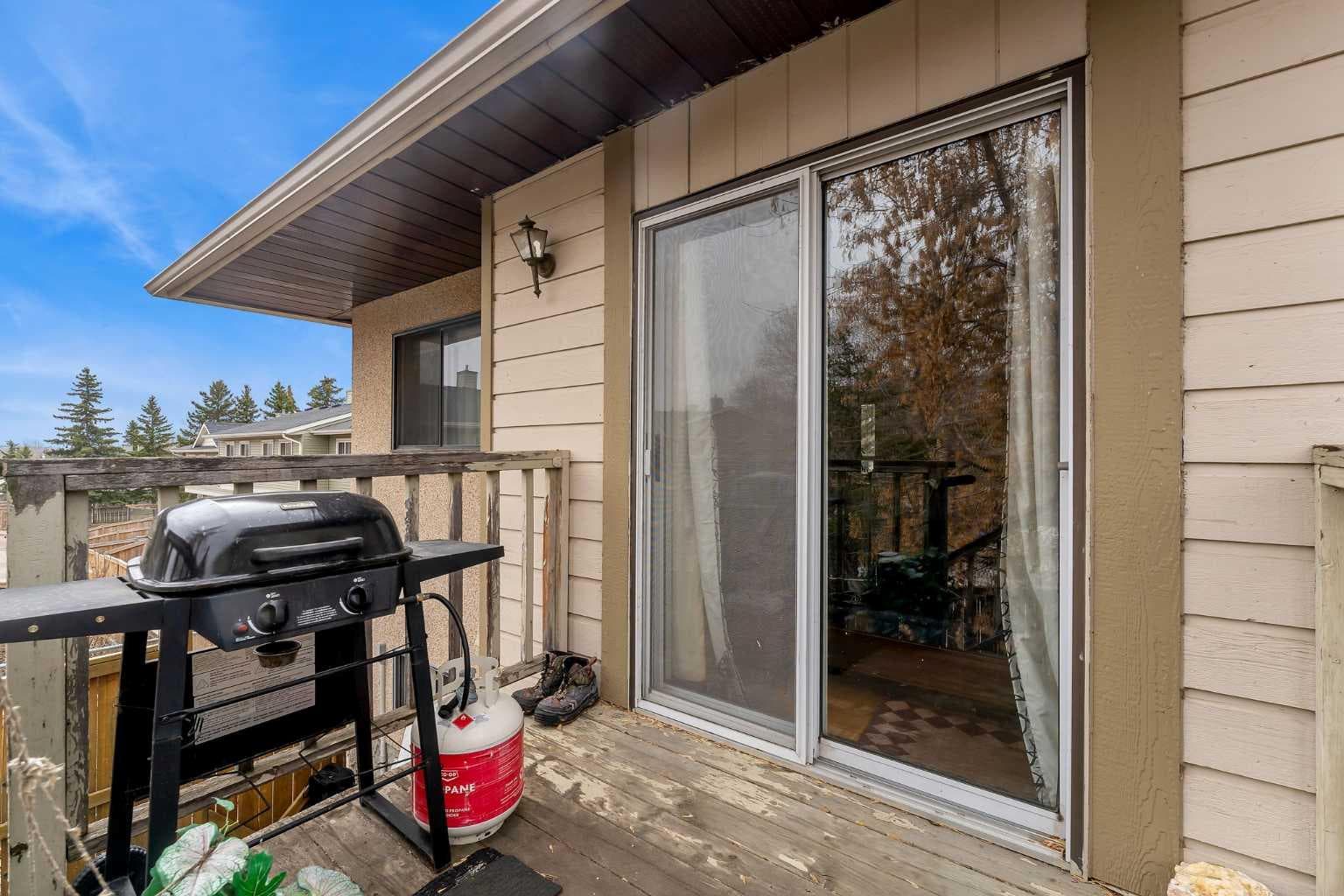 115 Deerfield Drive SE