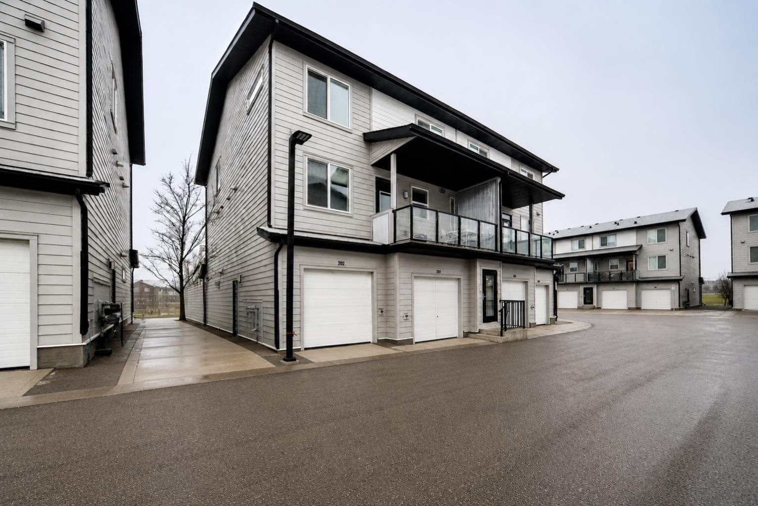 202, 245 Redstone Walk NE