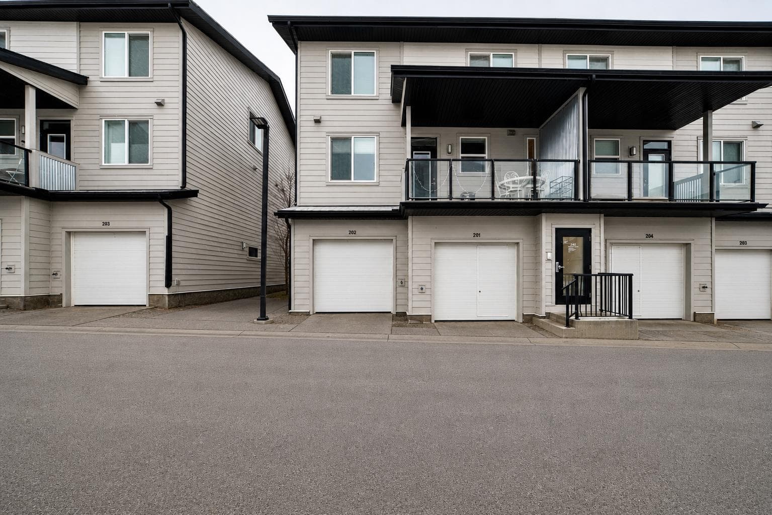 202, 245 Redstone Walk NE