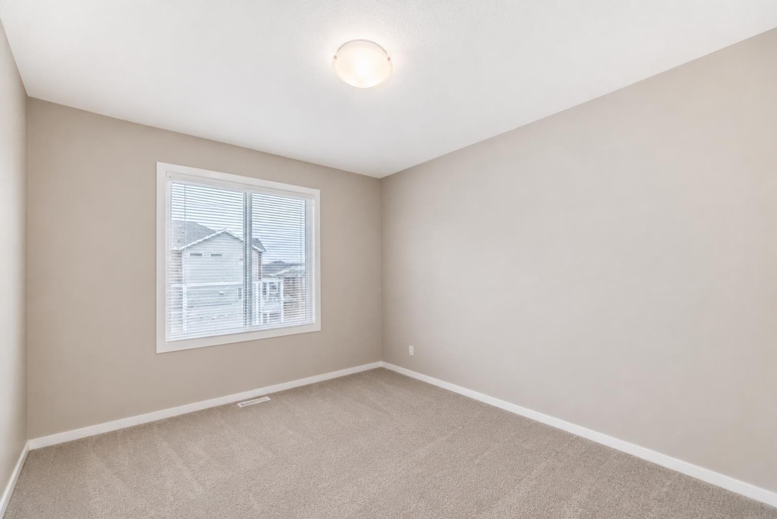 202, 245 Redstone Walk NE