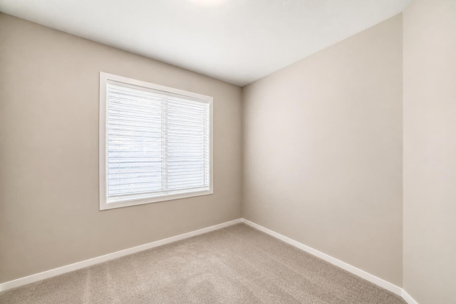 202, 245 Redstone Walk NE