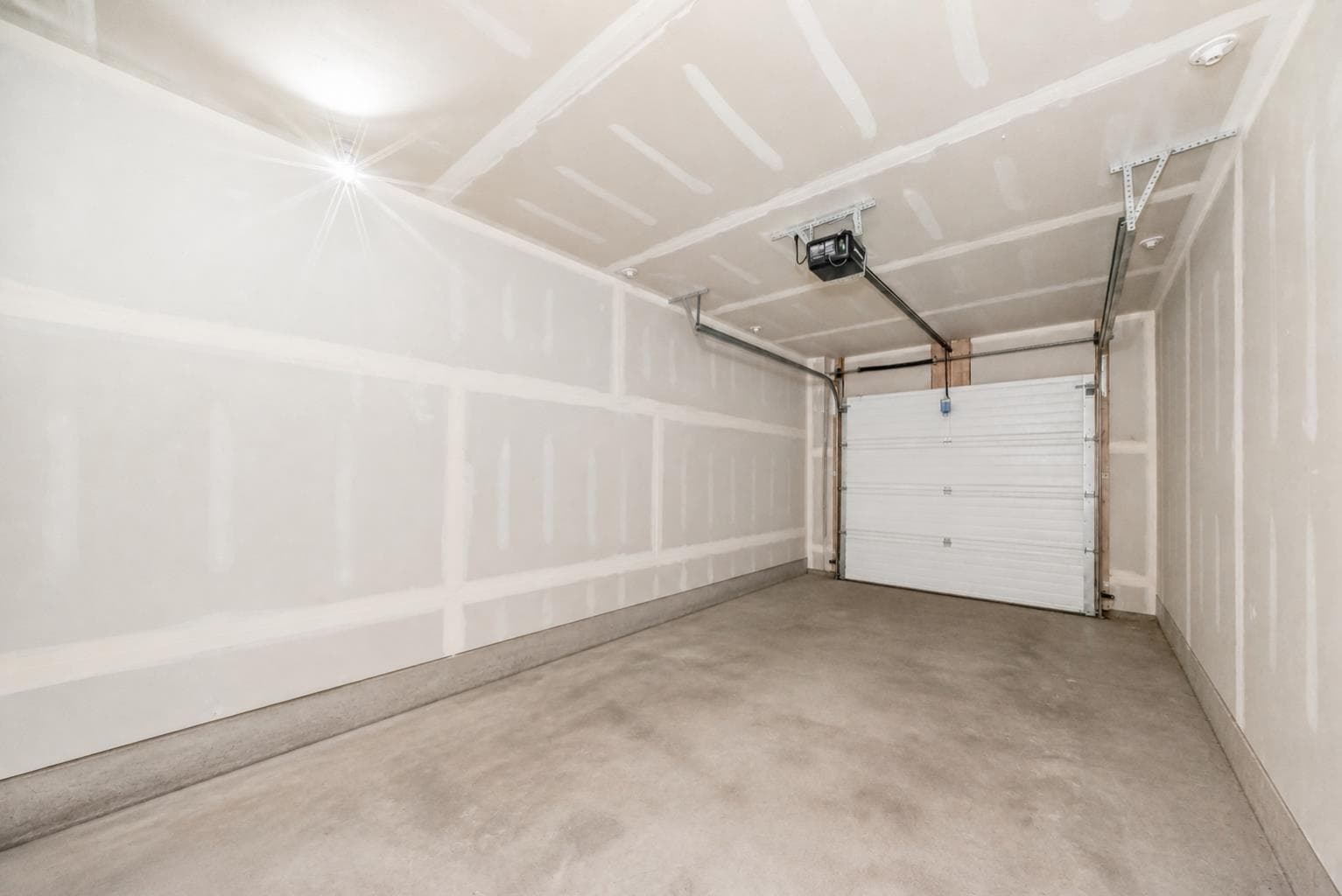 202, 245 Redstone Walk NE