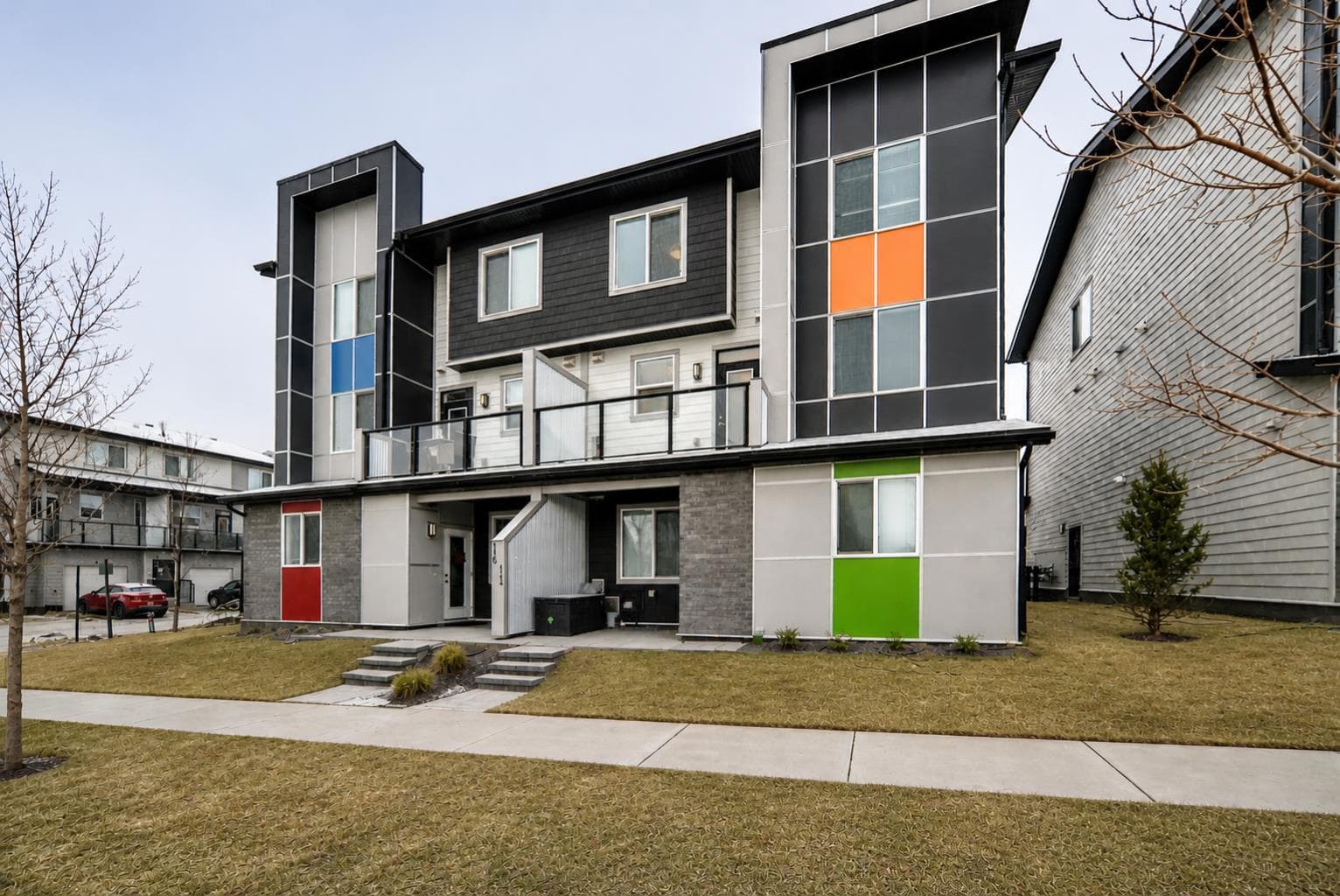 202, 245 Redstone Walk NE