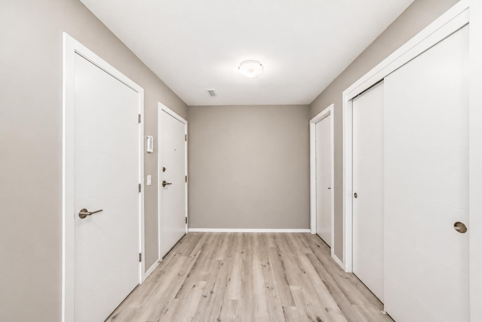 202, 245 Redstone Walk NE