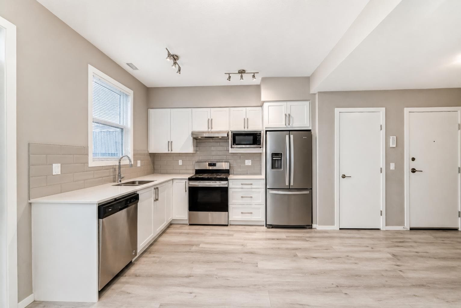 202, 245 Redstone Walk NE