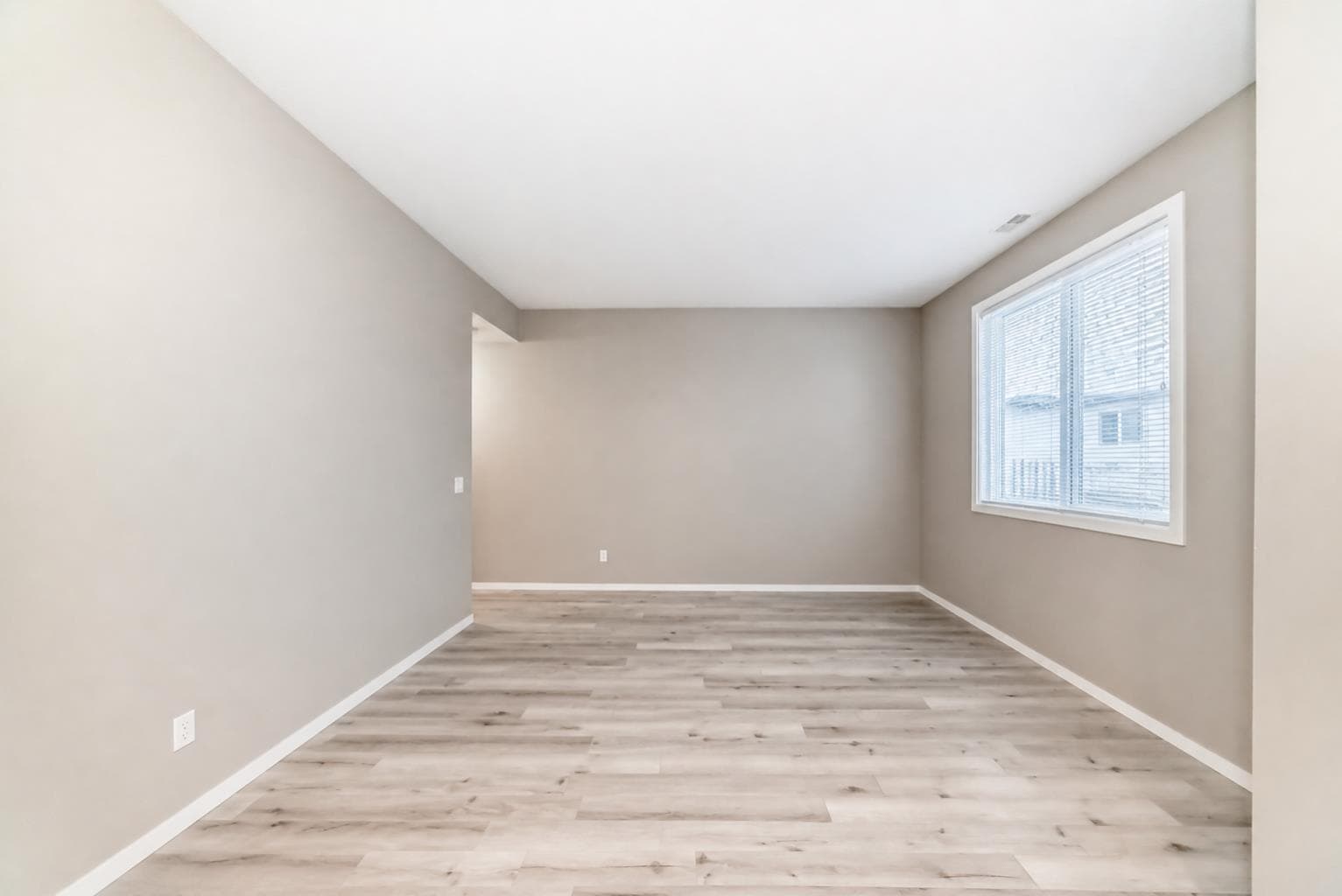 202, 245 Redstone Walk NE