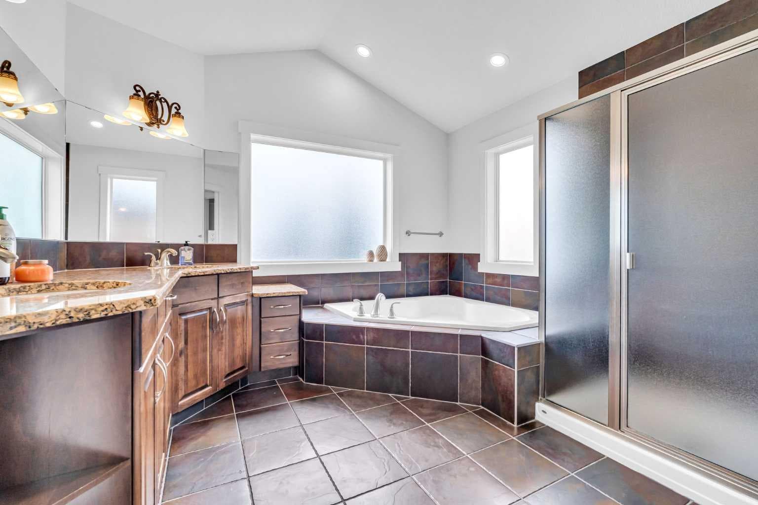 452 Evergreen Circle SW