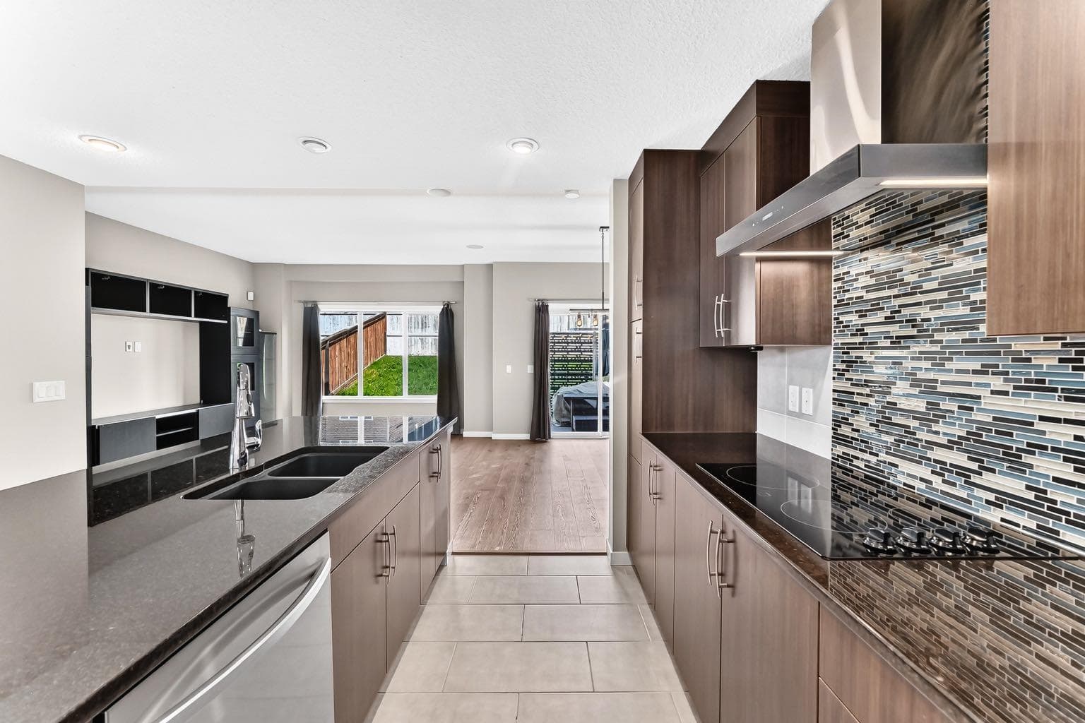 135 Evansridge Crescent NW