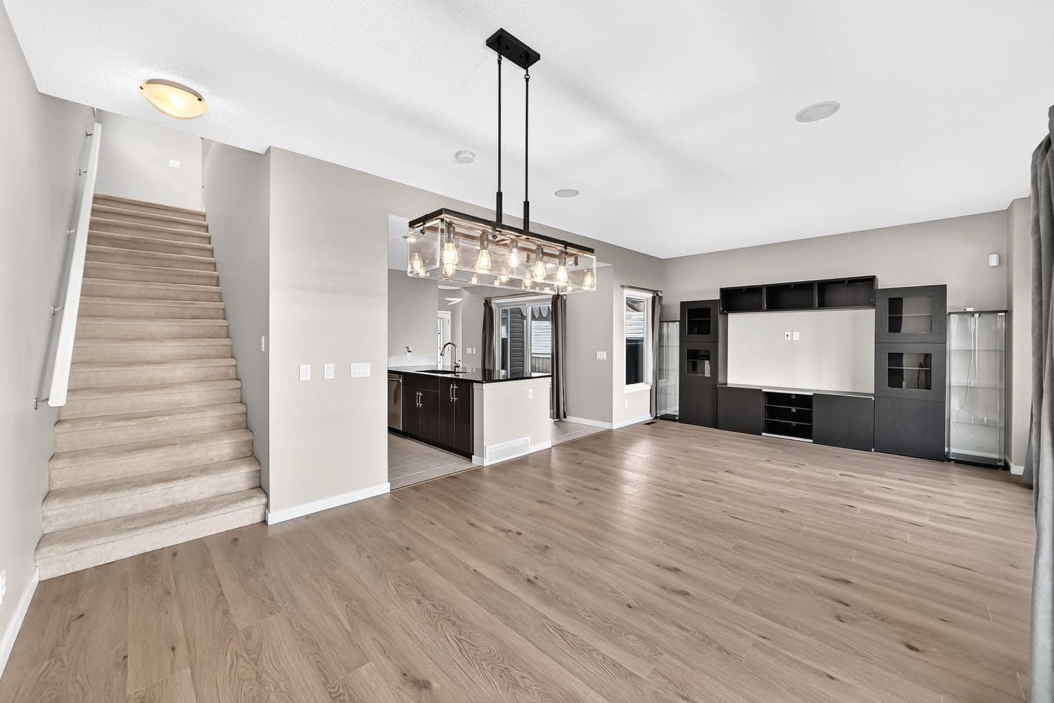 135 Evansridge Crescent NW