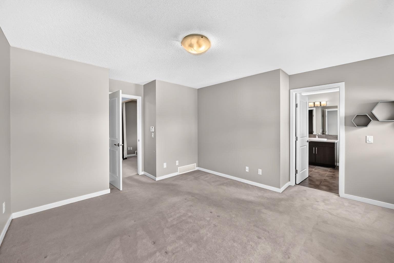 135 Evansridge Crescent NW