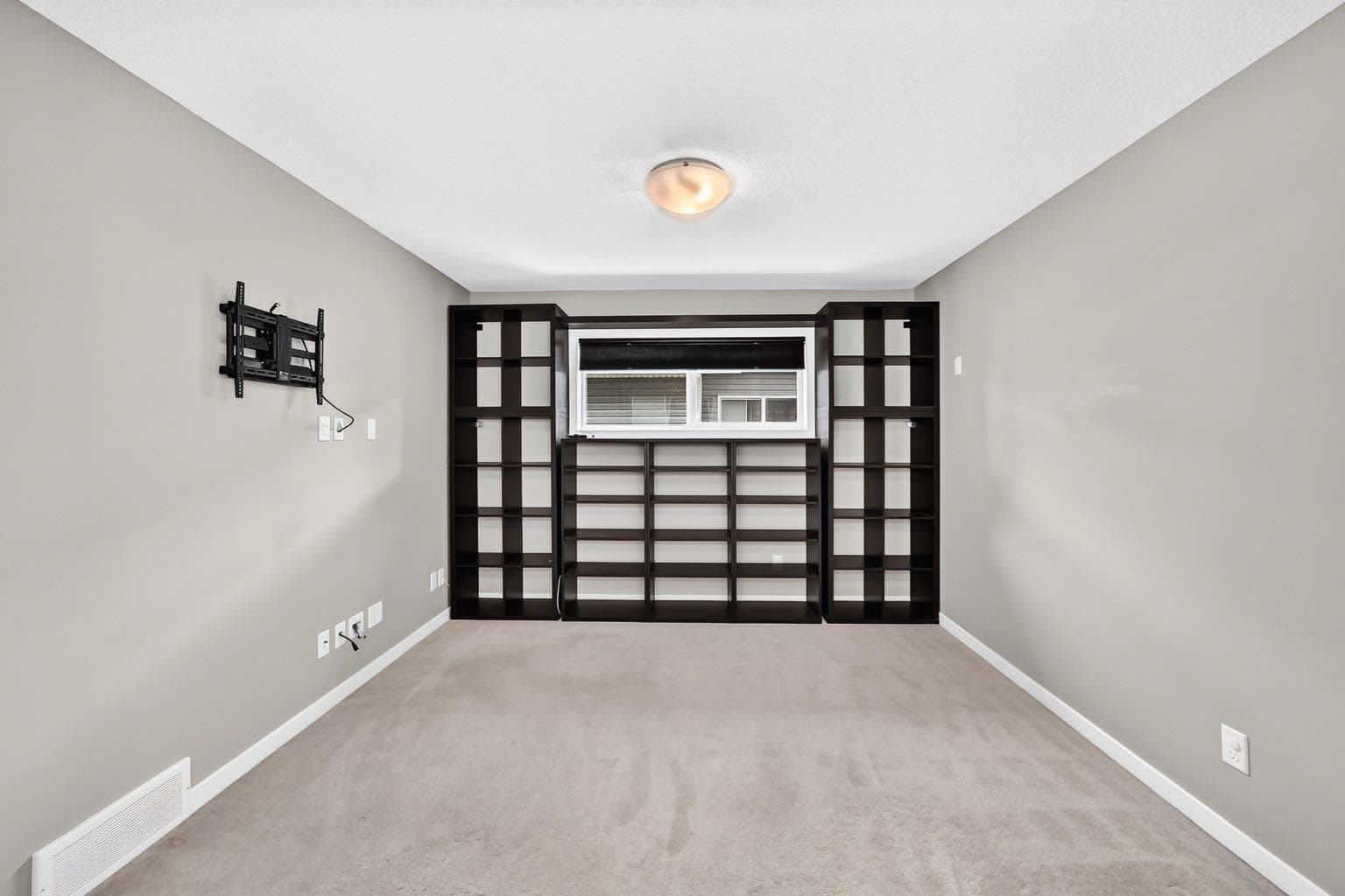 135 Evansridge Crescent NW