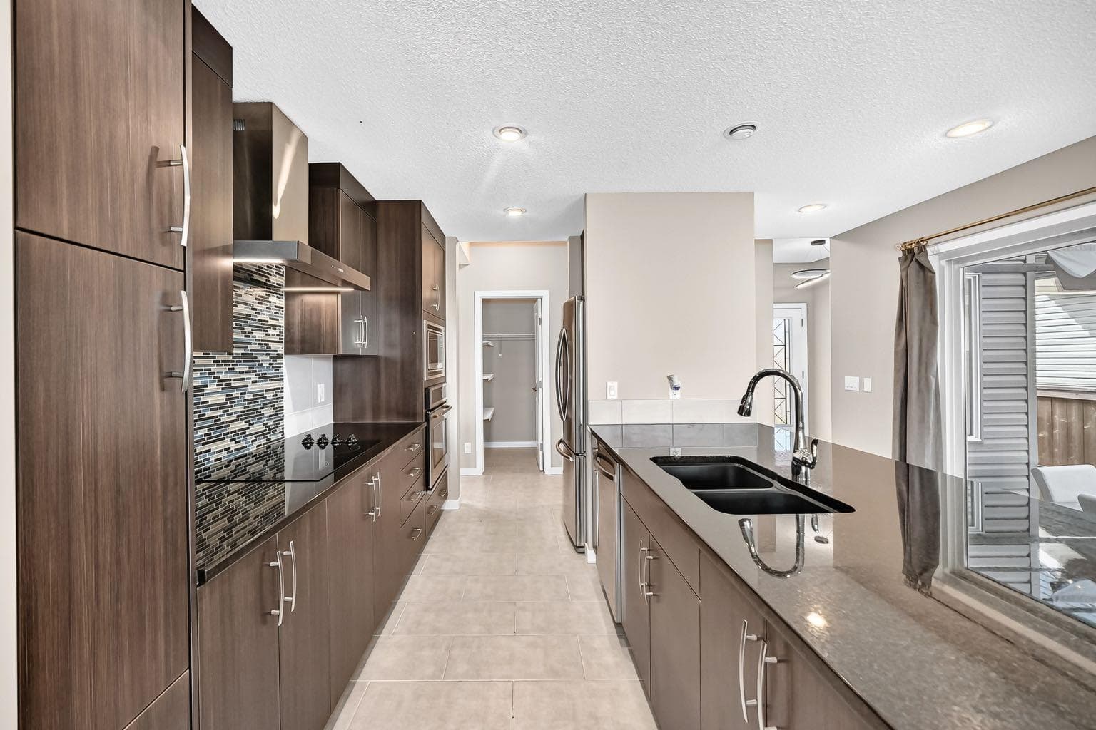 135 Evansridge Crescent NW