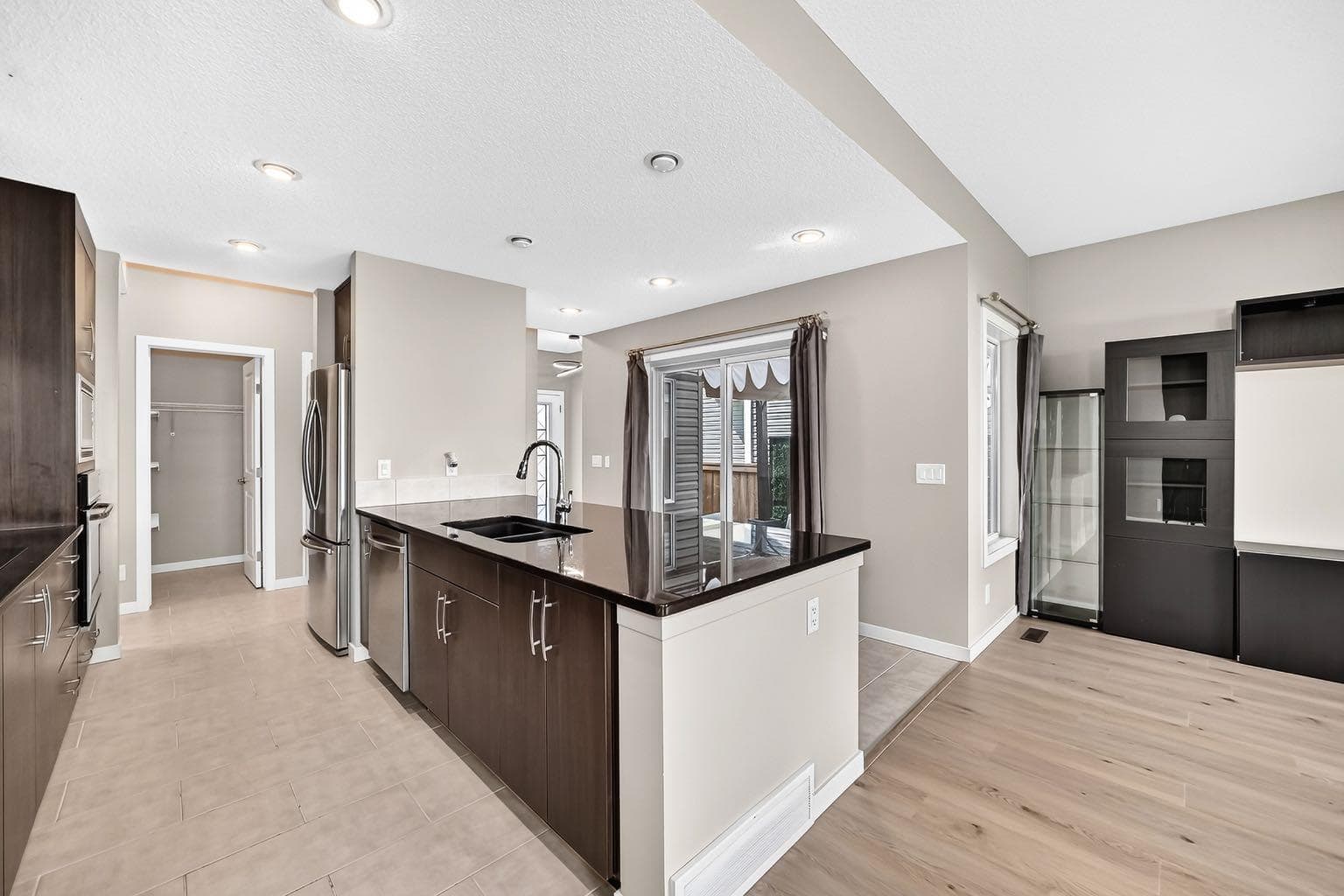135 Evansridge Crescent NW