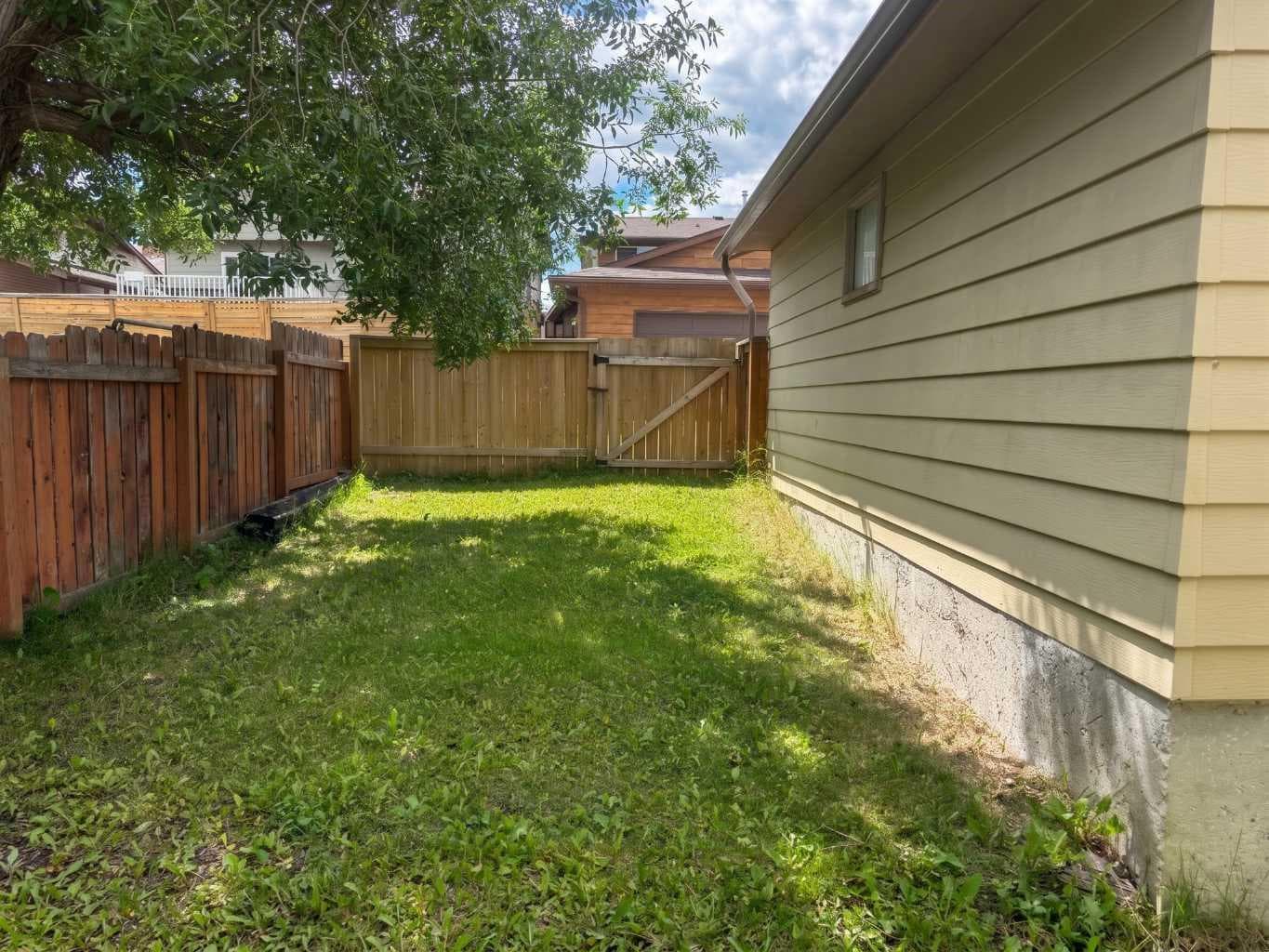 1095 Berkley Drive NW
